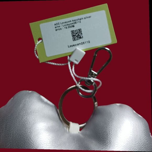 Samo Ondoh Silver Heart-Shaped Keychain With Embroidered Face Design & Clip - Picture 3 of 4